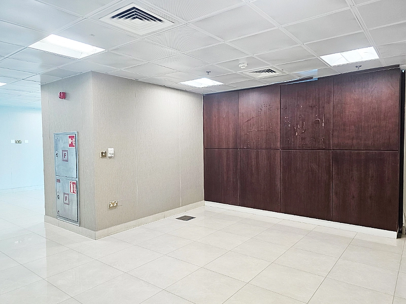 Fully Fitted Floor | Prime location | West Bay