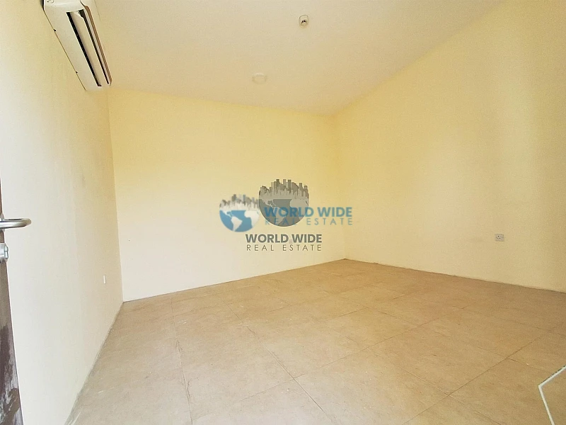 Warehouse with Labor Rooms for Rent in Birkat Al Awamer