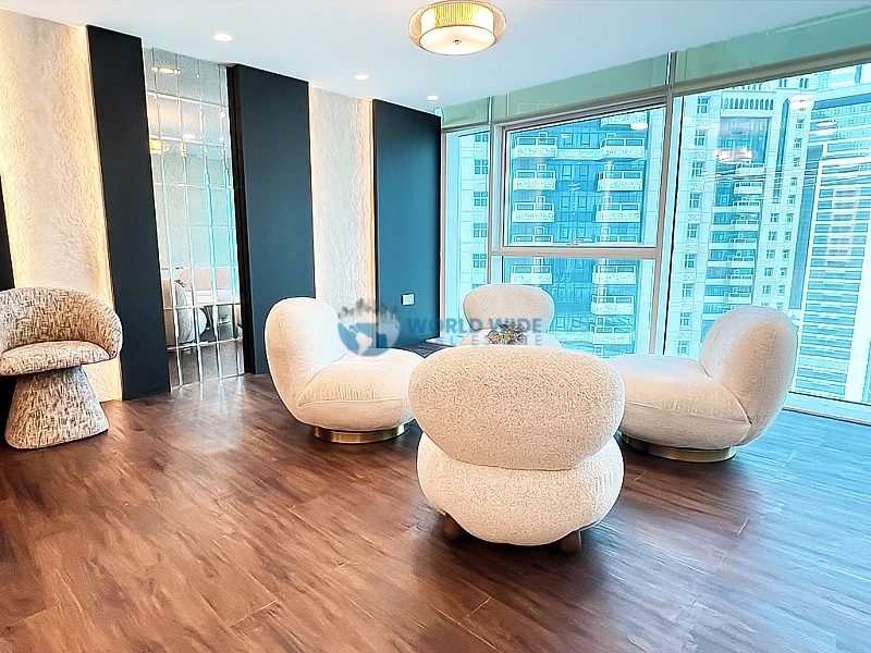  Modern Workspace with Full Amenities