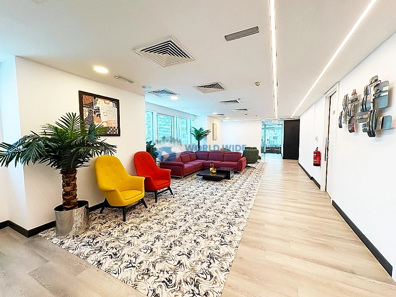  Modern Workspace with Full Amenities