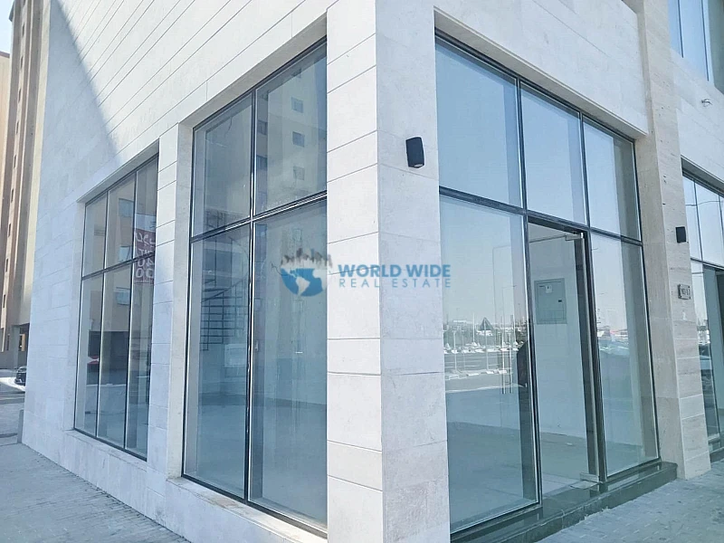 Contemporary Shop for Rent in Prime Location