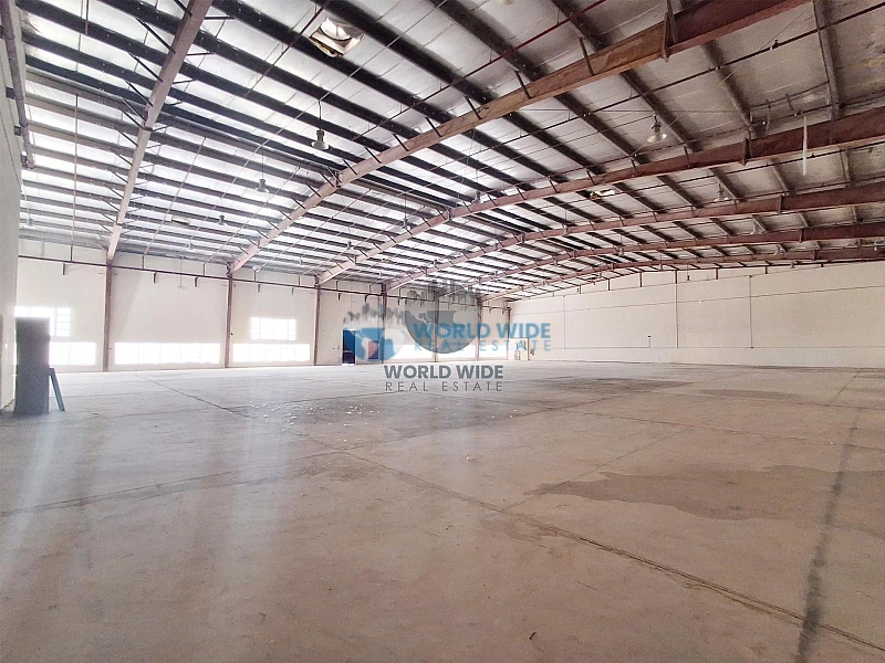 Warehouse with Labor Rooms for Rent in Birkat Al Awamer