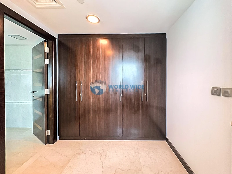 Compact & Complete: 400 SQM Quarter Floor