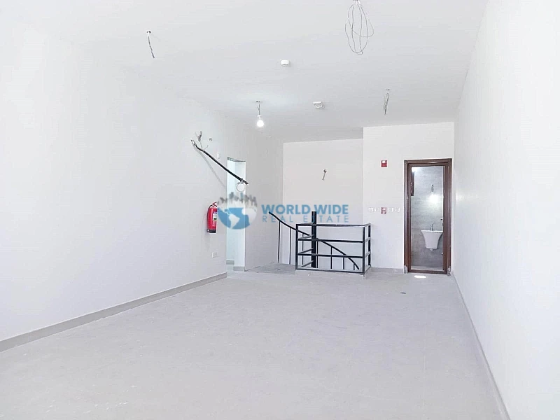 Contemporary Shop for Rent in Prime Location