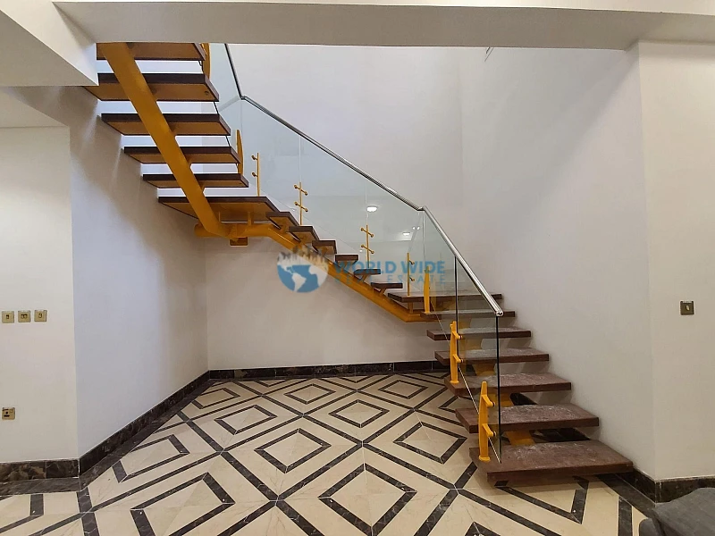 3 bedroom duplex apartment for rent in Fox Hills