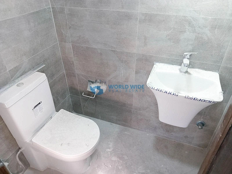 Contemporary Shop for Rent in Prime Location