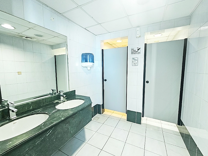 Fully Fitted Floor | Prime location | West Bay